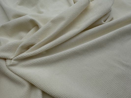 Experimente o conforto e a durabilidade do tecido de veludo microelástico para suas roupas